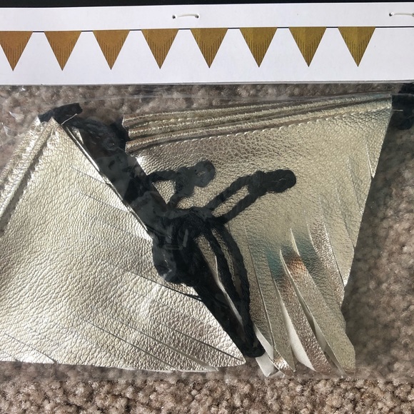 Metallic Fringe Banner - Picture 2 of 3